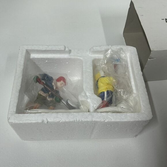 Dept 56 Snow Village “A HEAVY SNOWFALL” Set of 2 Figures Retired #5434-8 - Picture 3 of 12
